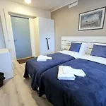 Vanha-merivartioasema Hotel *