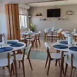 Vanha-merivartioasema Hotel *