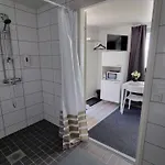 Vanha-merivartioasema Hotel