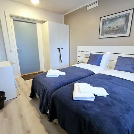 Vanha-merivartioasema Hotel *