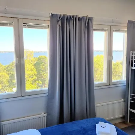 Vanha-merivartioasema Hotel