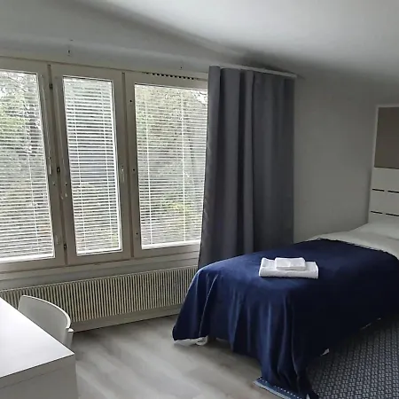 Vanha-merivartioasema Hotel *