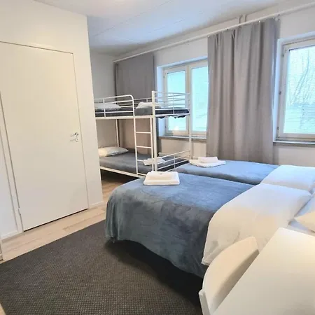 Vanha-merivartioasema Hotel *