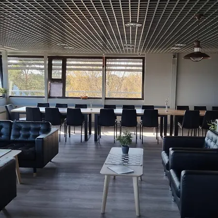 Vanha-merivartioasema Hotel *