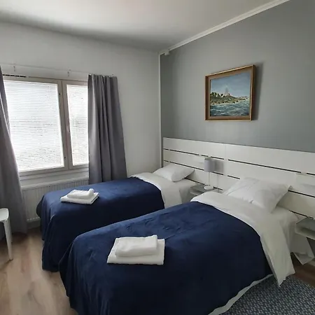 Vanha-merivartioasema Hotel *
