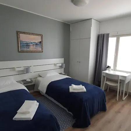 Vanha-merivartioasema Hotel